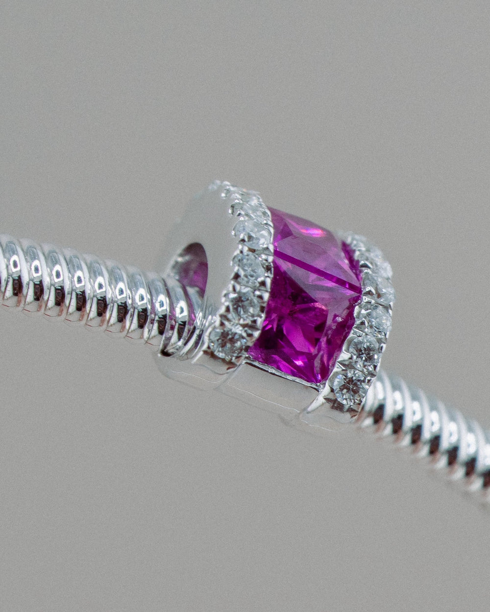D'ORO Pink, Up Close